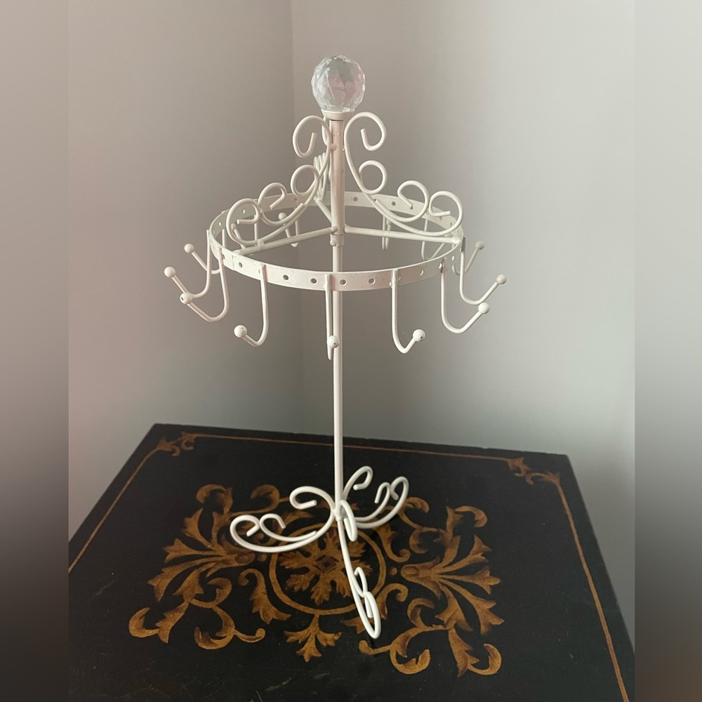 Elegant White Jewelry Organizer Stand